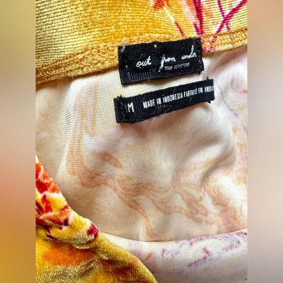 Urban OutfittersšOut from Under āGoldenrodā Yellow Velvet Strapless Bodysuit - Picture 6 of 7